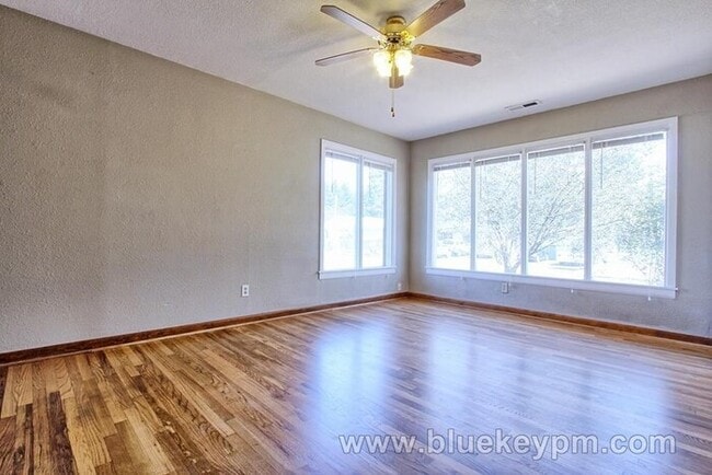 Building Photo - 5207 SE 109th Ave