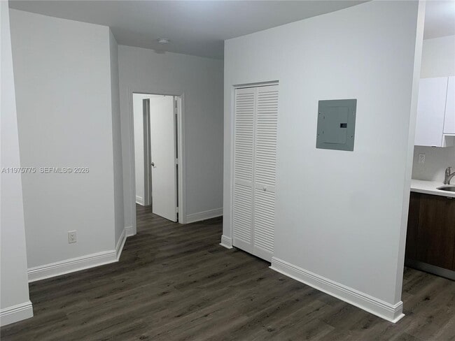 Building Photo - 1218 Salzedo St