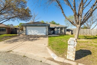 Building Photo - 2957 Oak Ridge Ct