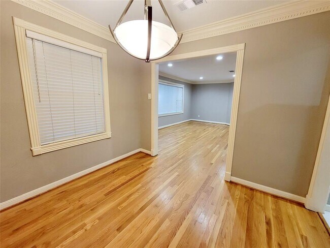 Foto del edificio - 4811 Wedgewood Dr