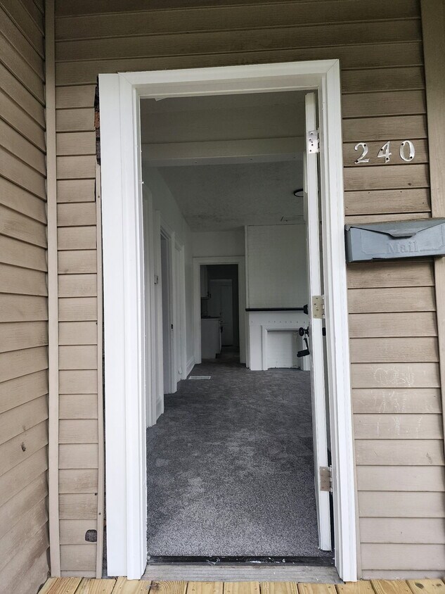 Foto principal - 240 W Main St