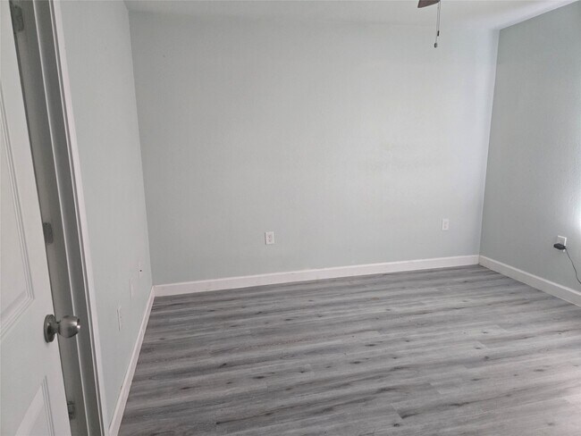 Building Photo - 22061 Russell Dr