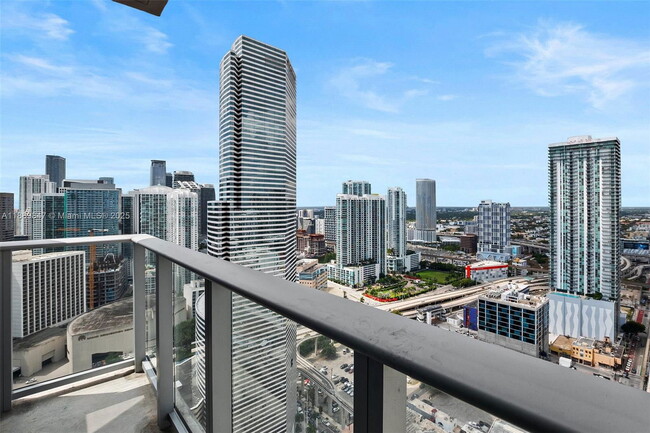 Foto del edificio - 151 SE 1st St