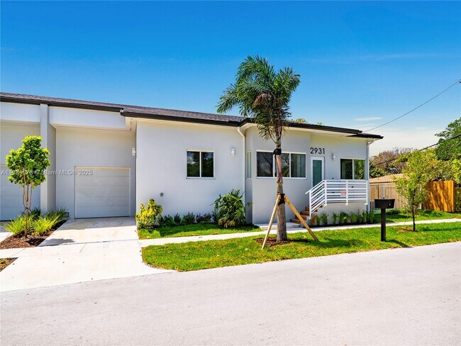 Building Photo - 2931 SW 12th Ave