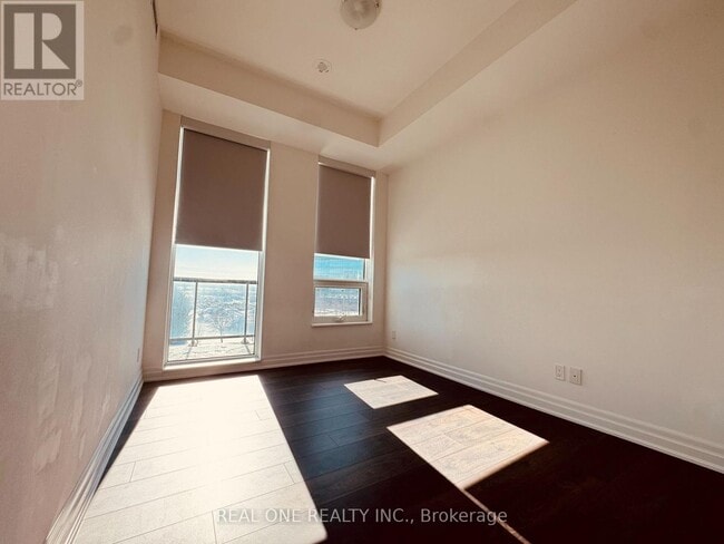 Photo du bâtiment - 8 Rouge Valley Dr W