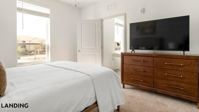 Foto del edificio - 9301 Summit Centre Way