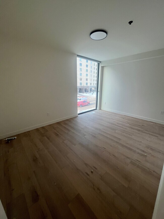 Photo du bâtiment - 238-238 Wellington Crescent