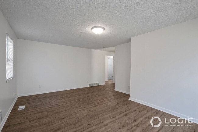 Building Photo - 615 15th St