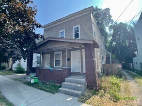 Building Photo - 344 Diamond Ave SE