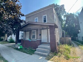 Building Photo - 344 Diamond Ave SE