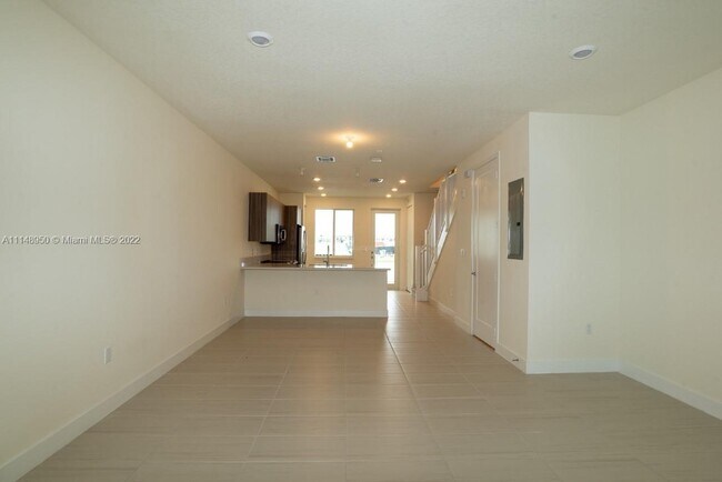Foto del edificio - 6450 NW 102nd Ct