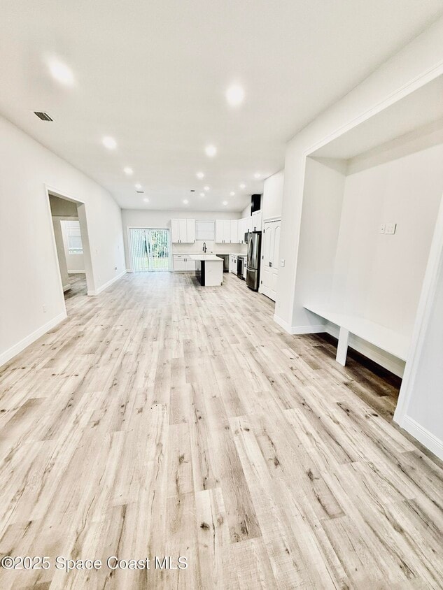 Building Photo - 475 La Coco St SW