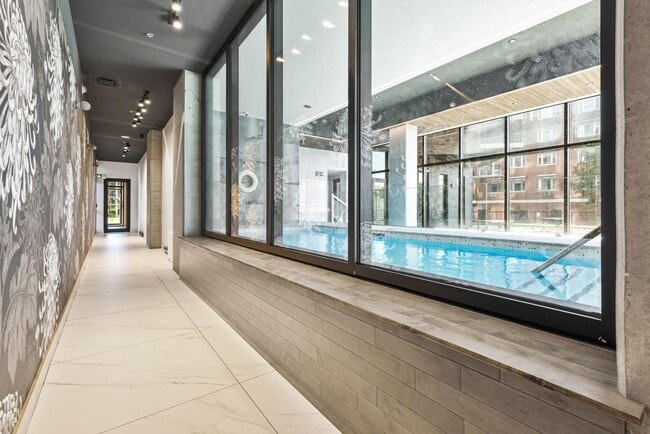 Building Photo - 1700 Boul Angrignon