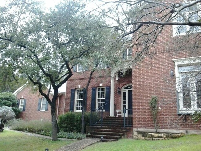 Foto del edificio - 2204 Lakeshore Dr