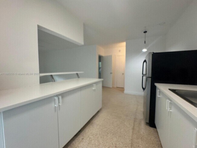 Foto del edificio - 1385 NE 105th St