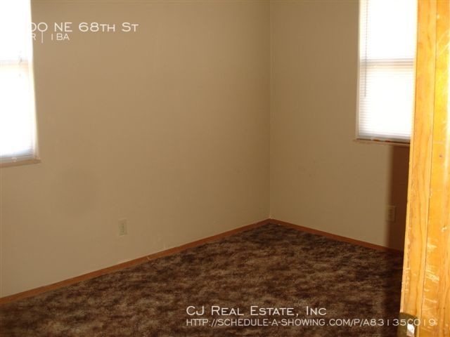 Building Photo - 900 NE 68th St