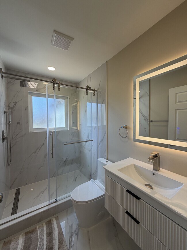 Foto del edificio - 6524 Greenleaf St