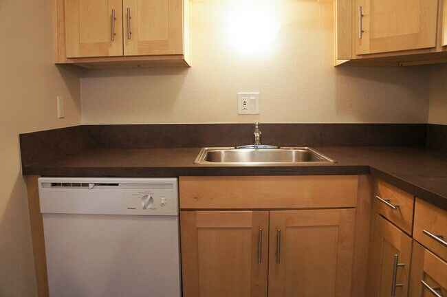 Foto del edificio - Top Floor 1 Bed in Buckman Neighborhood!