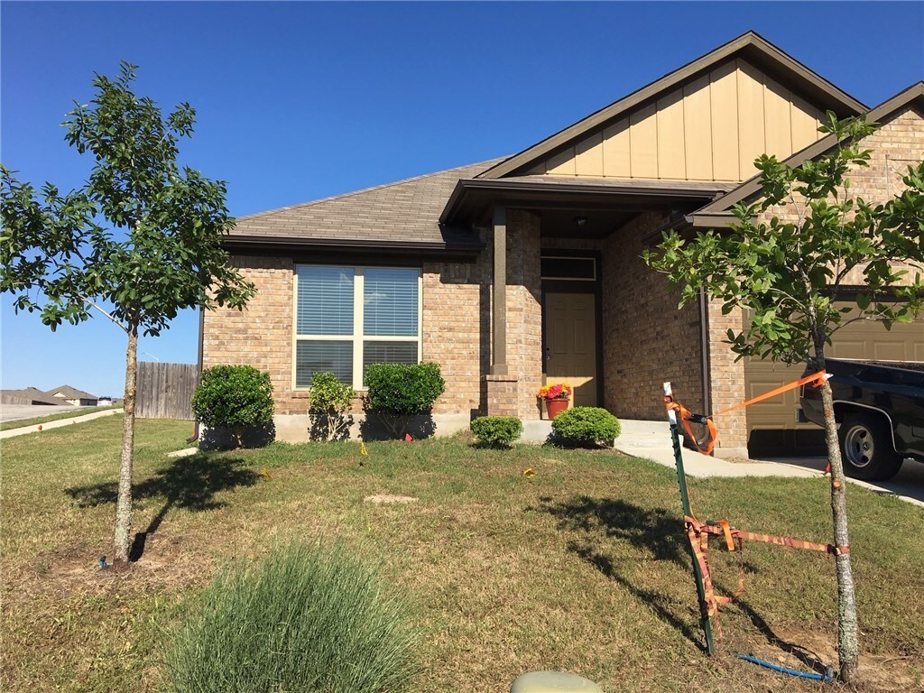 203 Pebble Creek Ln, Buda, TX 78610 House Rental in Buda, TX