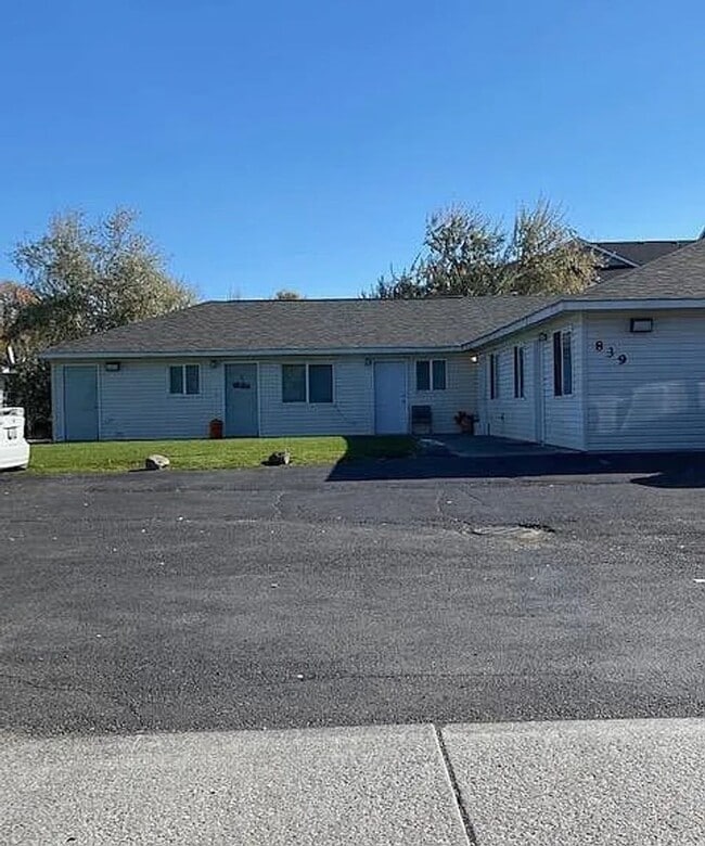 Building Photo - 839 S Division St