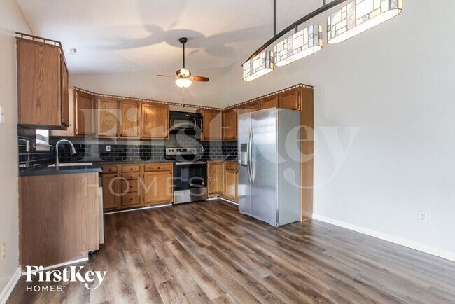 Foto del edificio - 460 Lullaby Blvd