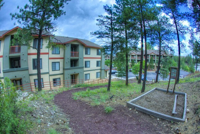 Foto del edificio - Clear Creek Village