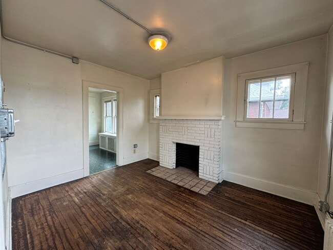 Building Photo - 132 Simpson St