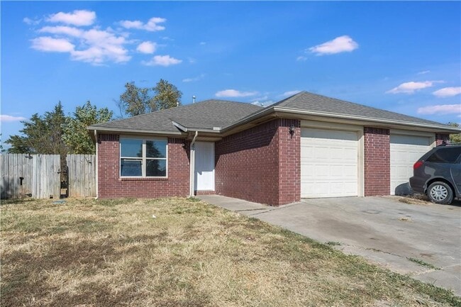 Building Photo - 404 E Marietta Ct