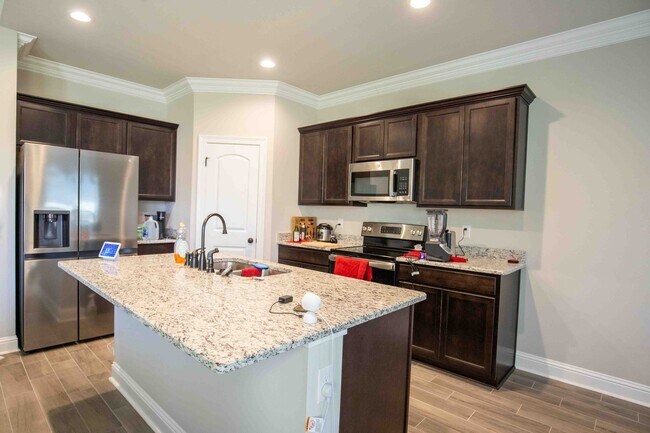 Building Photo - Beautiful 3 bed/2 bath home in Legacy Pointe