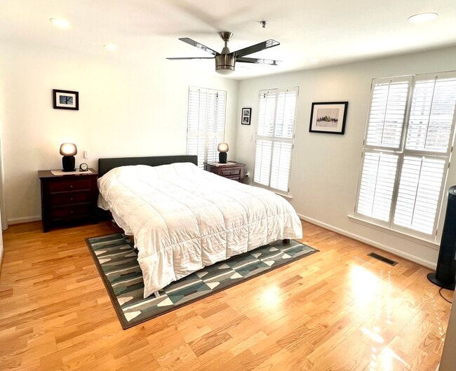 Building Photo - 2411 20th St NW