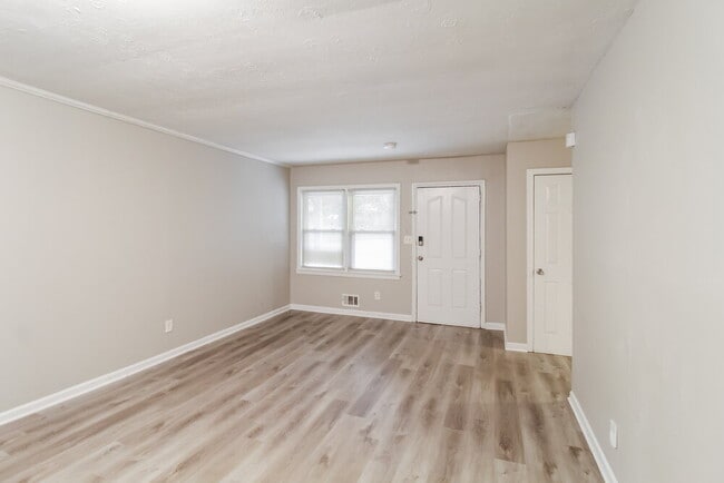 Building Photo - 3135 Robin Rd