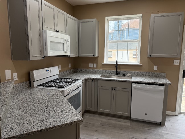 Foto del edificio - 13918 Laurel Trace Dr