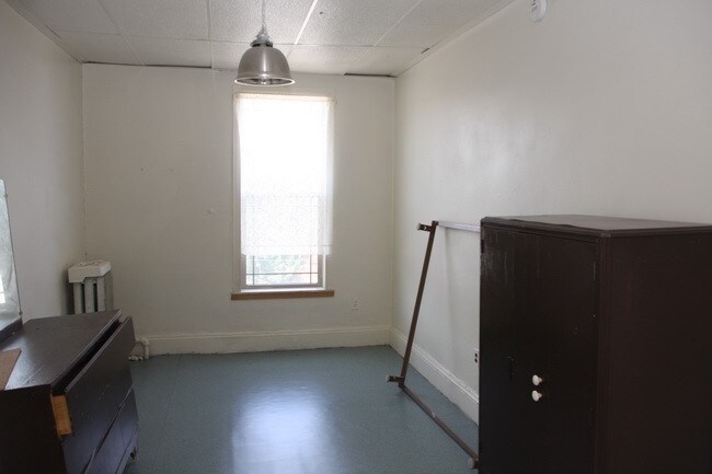  - 518 S Main St