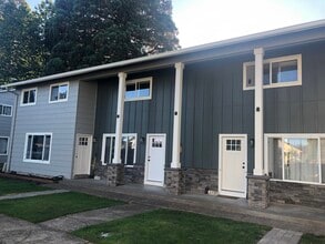 Building Photo - 2248 Maple St