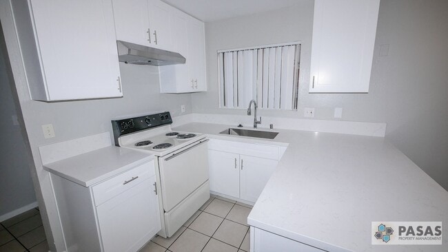 Foto del edificio - 1st Floor Remodeled Condo