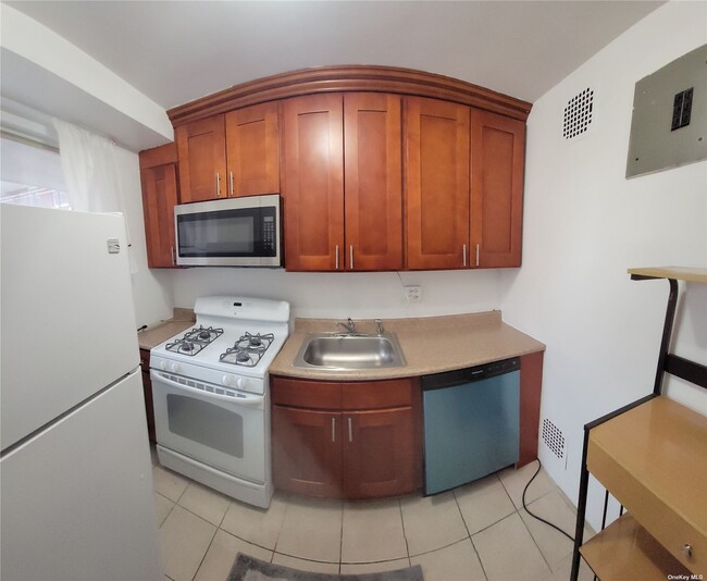 Building Photo - 97 07 63rd Rd