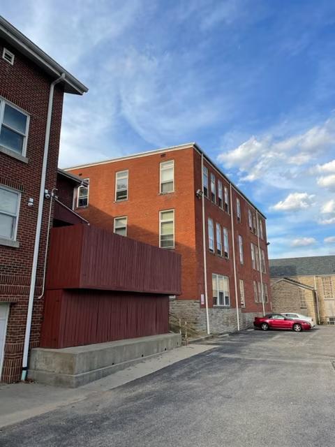 Building Photo - 117 Main St