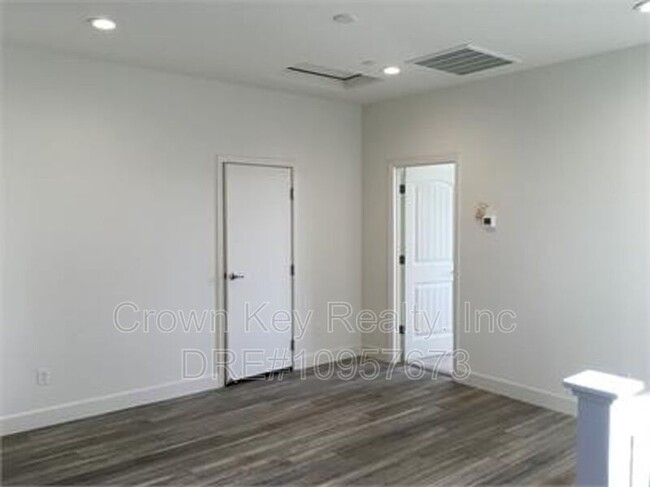 Building Photo - 1043 Gregorio Ave