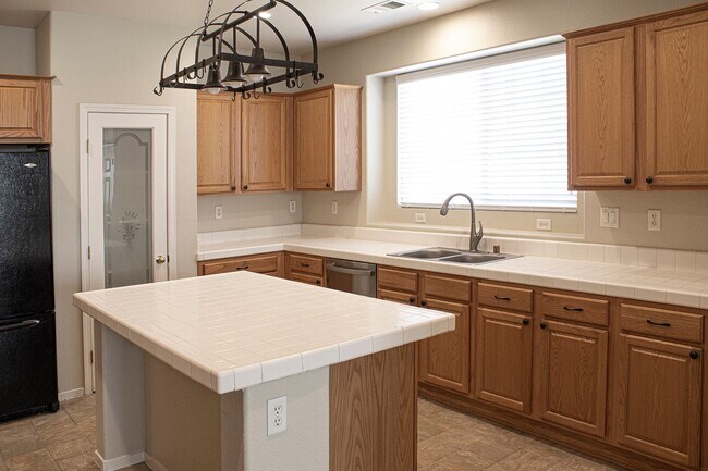 Building Photo - 3 Bed 2 Bath 55+ community of Miners Villa...