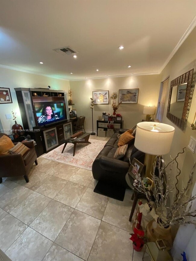 Foto del edificio - 2098 NE 167th St