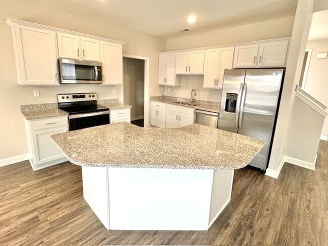 Building Photo - Now Leasing a 4-bedroom 2.5 bath in Munford