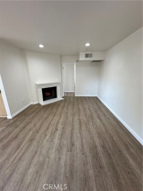 Building Photo - 139 S Poplar Ave