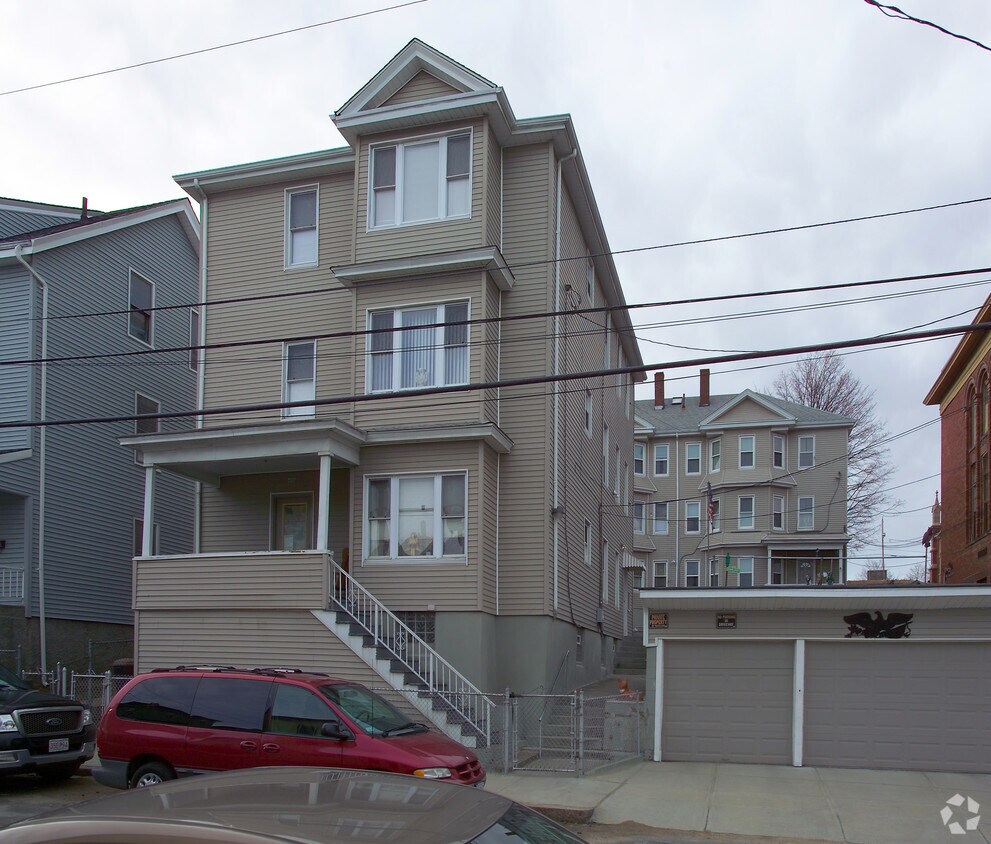 Building Photo - 423-425 Division St