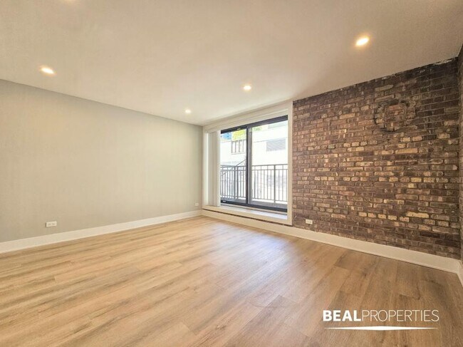 Foto del edificio - 0 bedroom in CHICAGO IL 60610