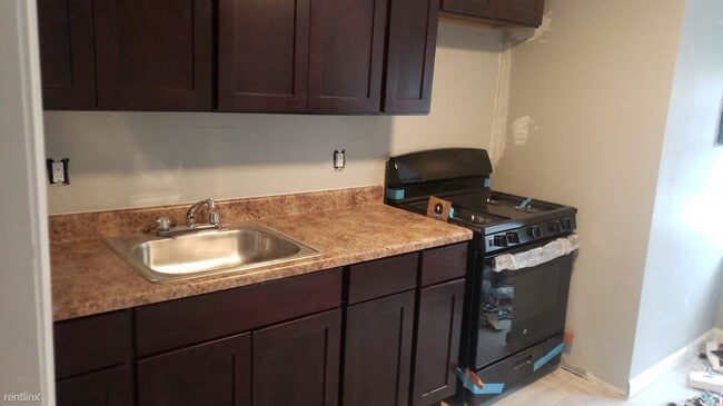 Building Photo - 1 br, 1 bath  - 675 Summer Ave Apt 3