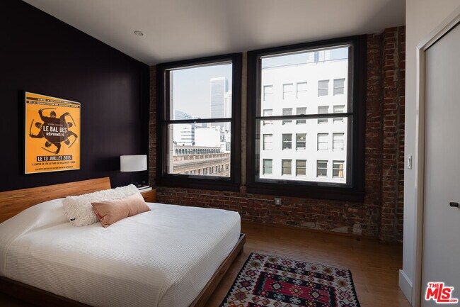 Foto del edificio - 460 S Spring St