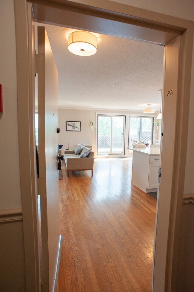 Building Photo - 950 Cove Rd