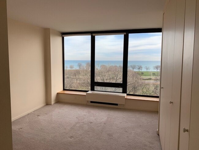 Bedroom - 5445 N Sheridan Rd