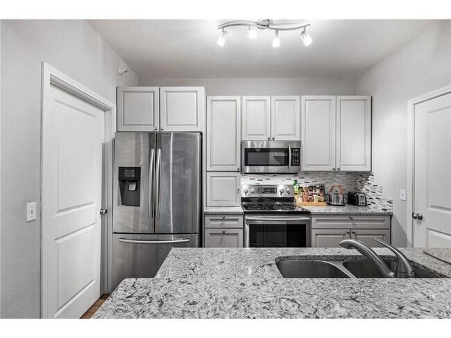 Foto del edificio - Sparkling 2 Bedroom Condo in Southwest Sta...