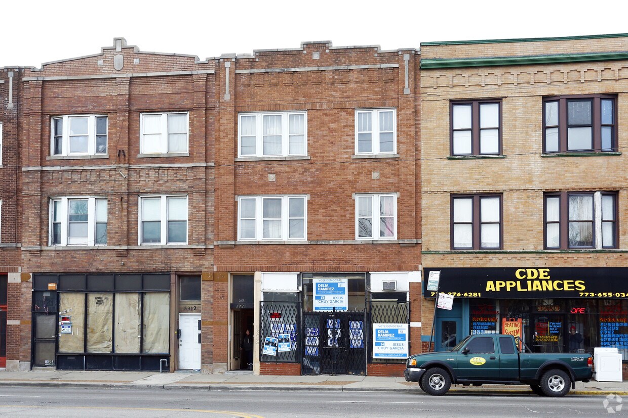 Building Photo - 3921 W North Ave